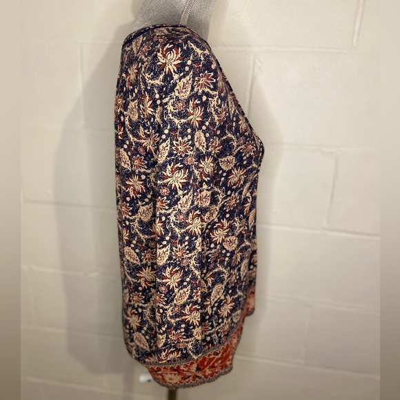 ⭐️Lucky Brand 3/4 length sleeve Notched-collar Boho v-neck Top size Small - Picture 2 of 6